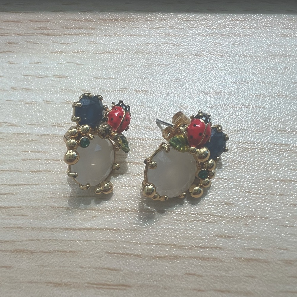 Les nereidis insect enamel earring